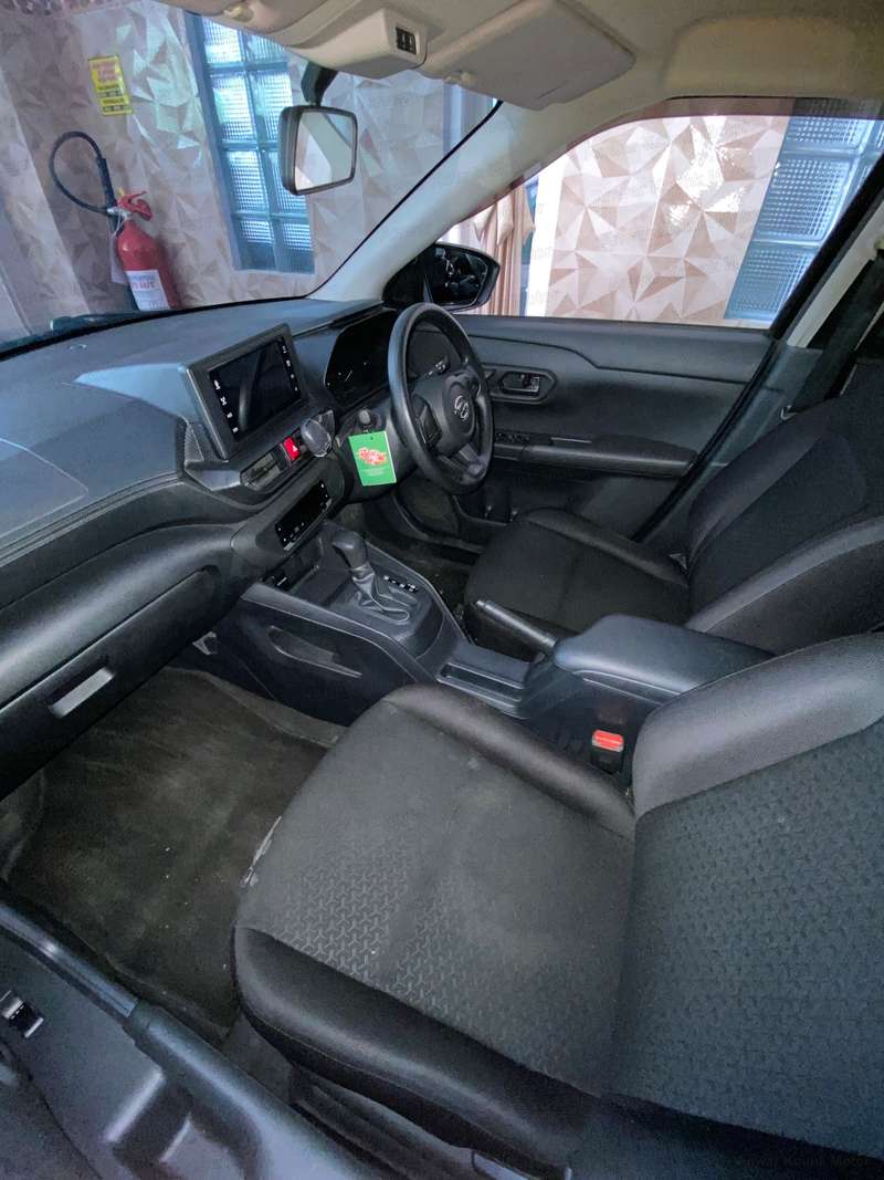 Daihatsu Rocky - 2
