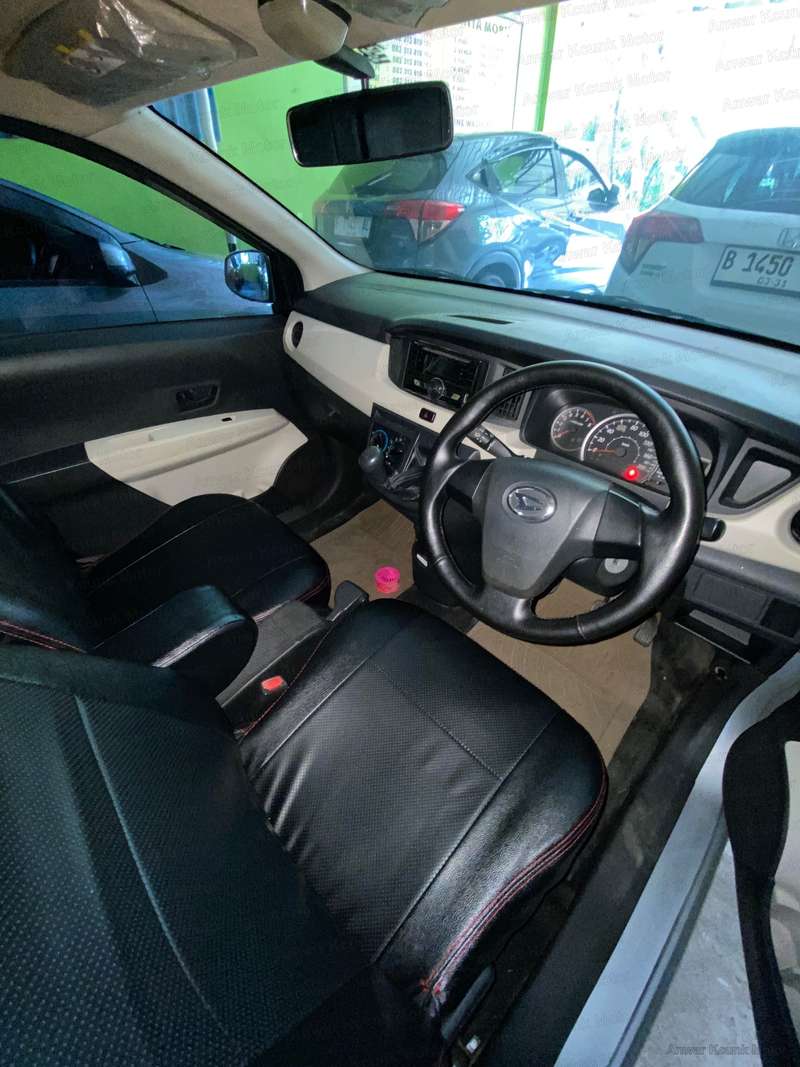 Daihatsu Sigra - 2