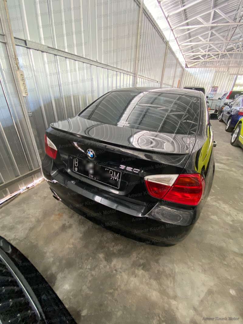 BMW 320i - 4