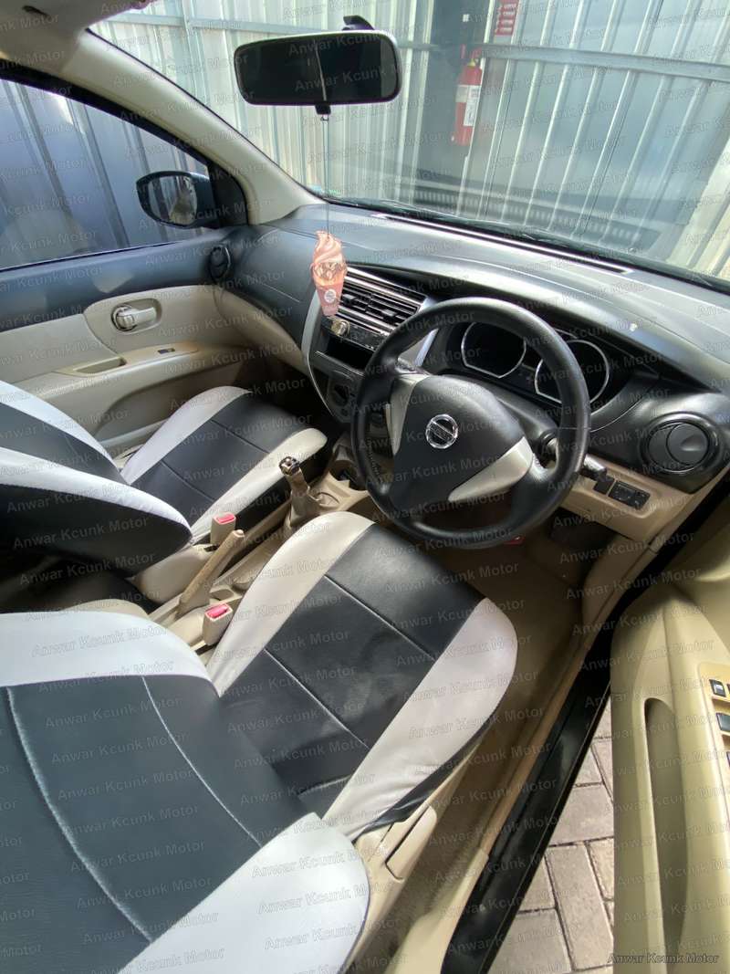 Nissan Grand Livina - 2