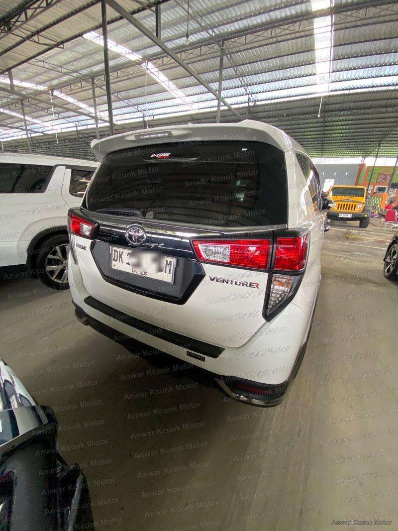 Toyota Innova Venturer - 4