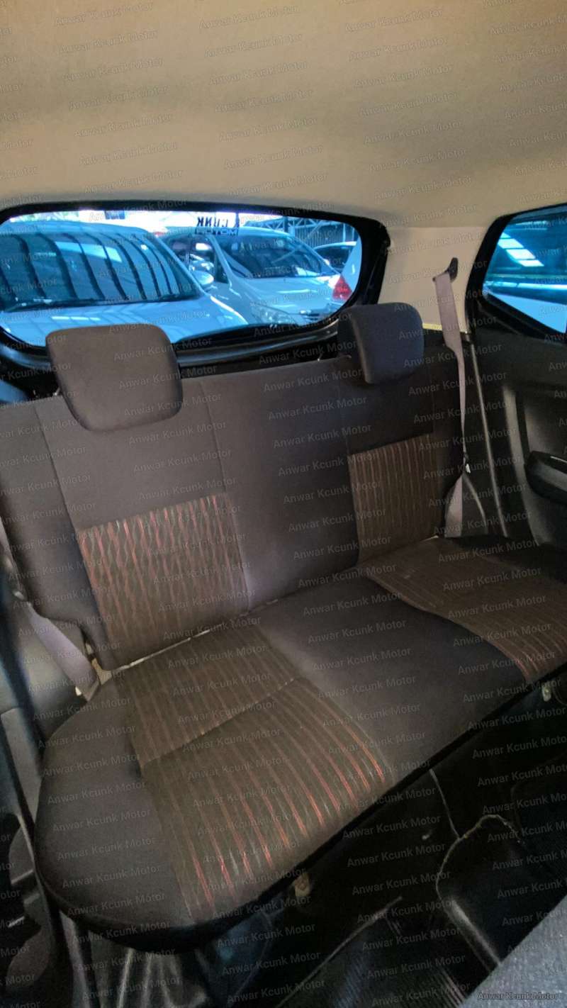 Daihatsu Ayla R - 3