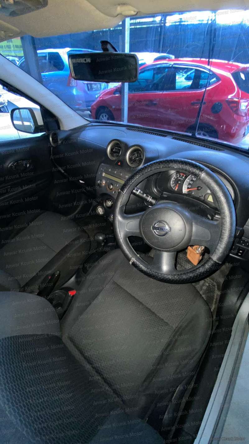 Nissan March - 2