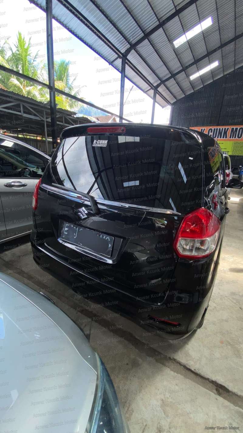 Suzuki Ertiga GL - 4