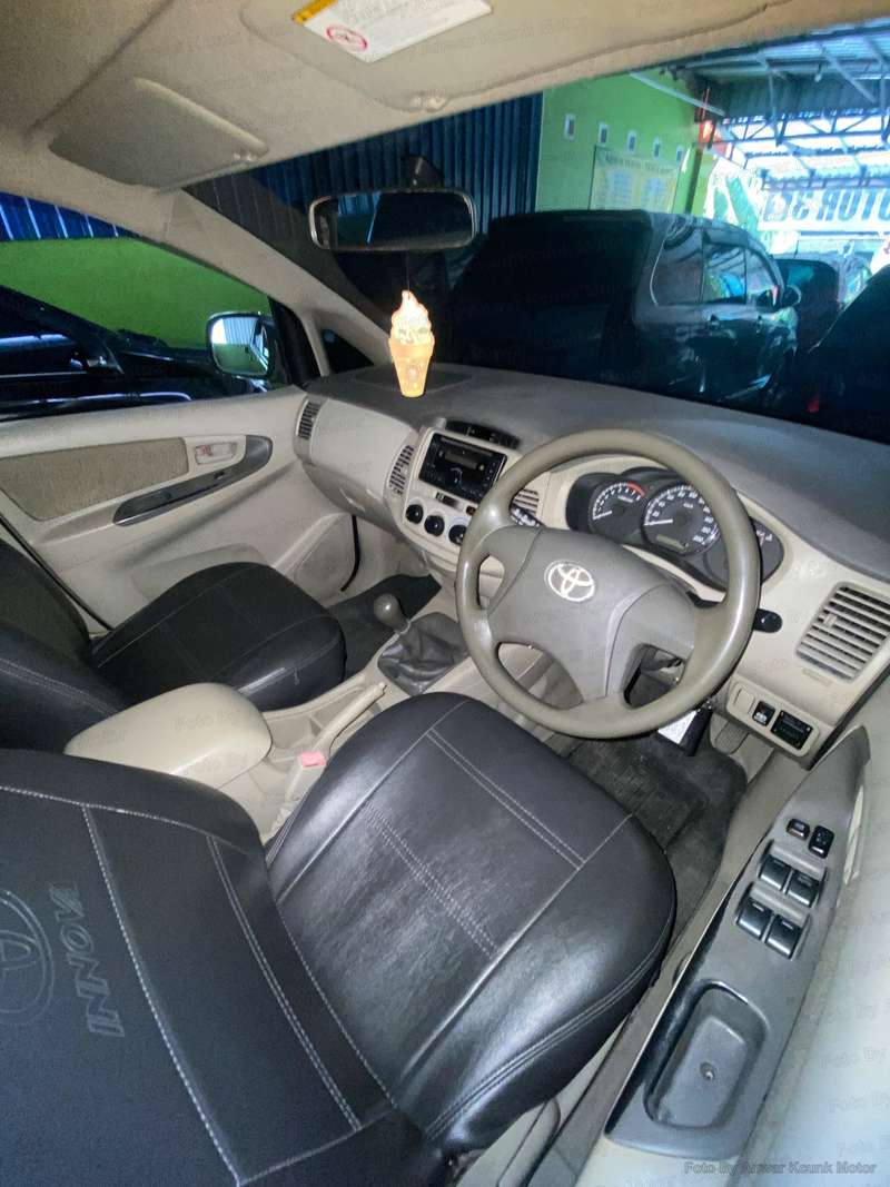 Toyota Innova - 2