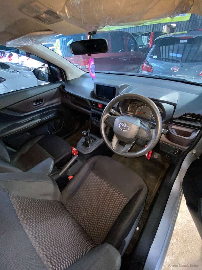Toyota Avanza - 2