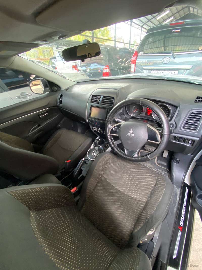 Mitsubishi Outlander Sport - 2