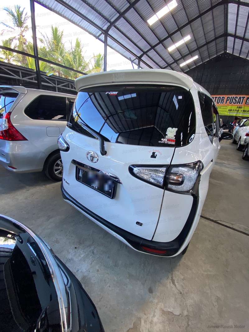 Toyota Sienta - 4