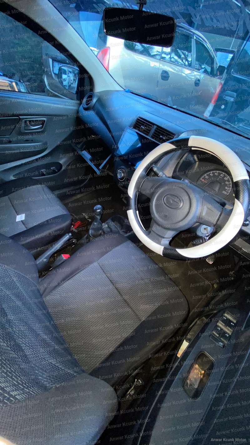 Daihatsu Ayla D - 2
