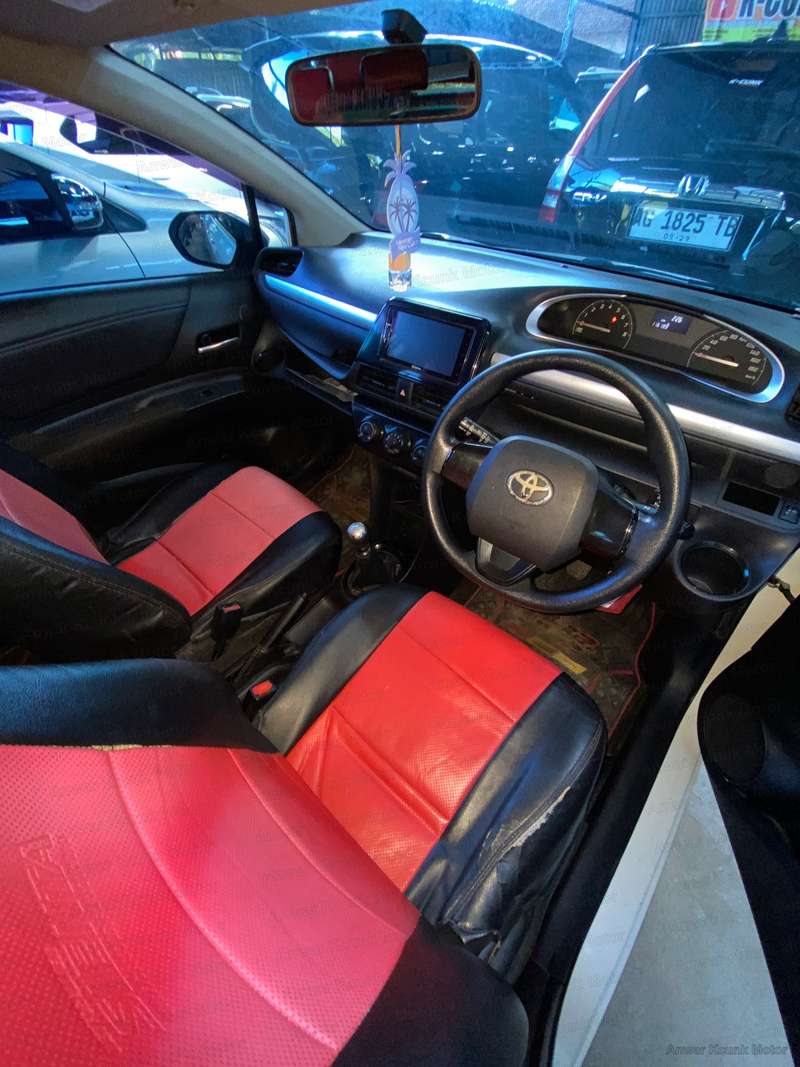 Toyota Sienta - 2