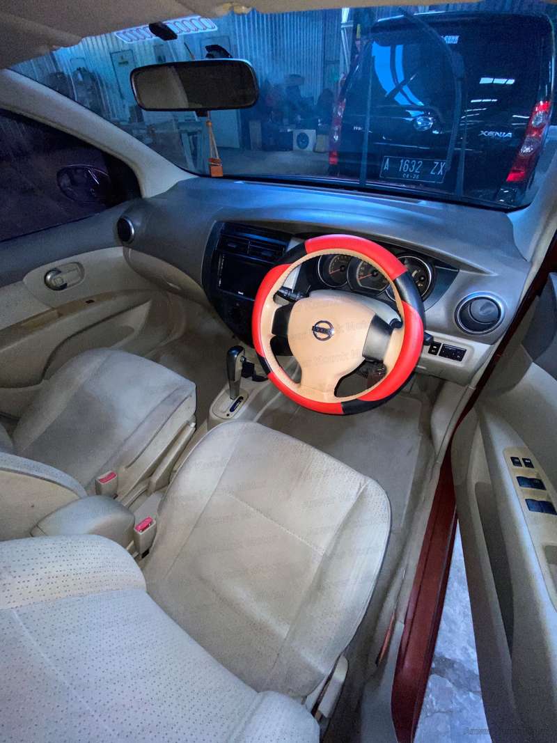 Nissan Grand Livina - 2