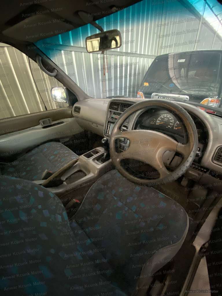 Nissan Serena - 2