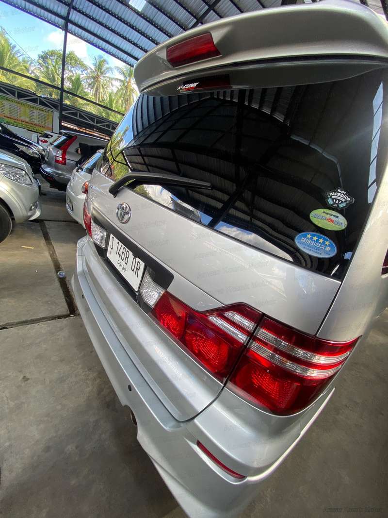 Toyota Alphard - 4