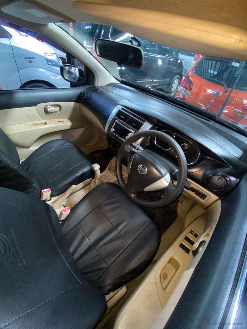 Nissan Grand Livina - 2
