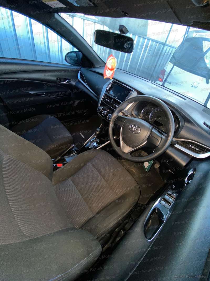 Toyota Yaris Joker - 2