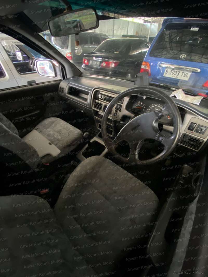 Isuzu Panther LS 2.5 - 2