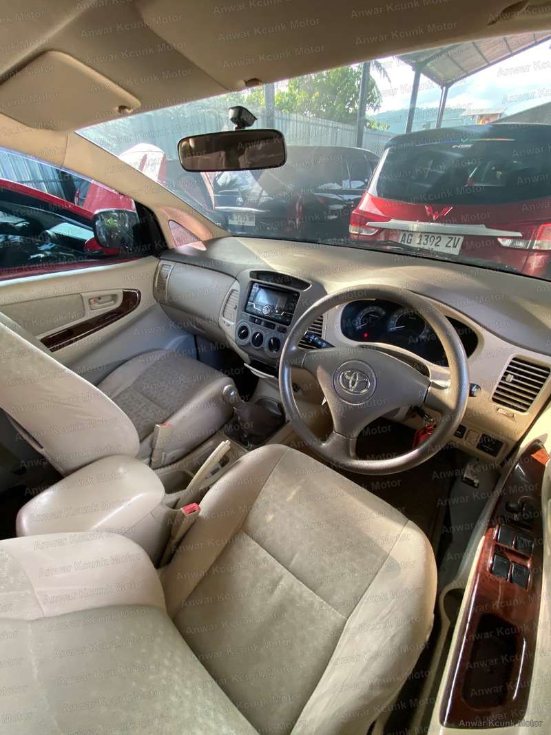 Toyota Innova G - 2