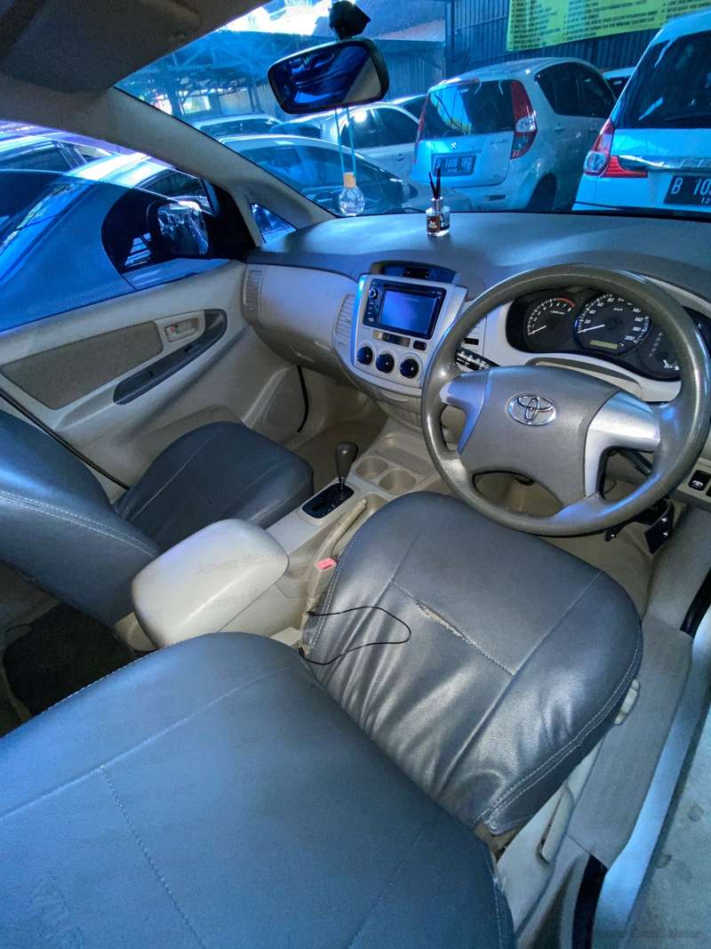 Toyota Innova - 2