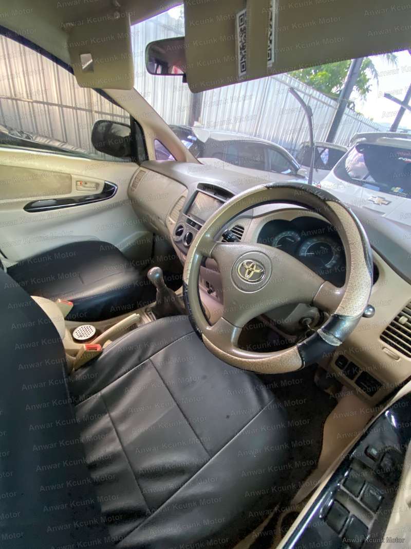 Toyota Innova - 2