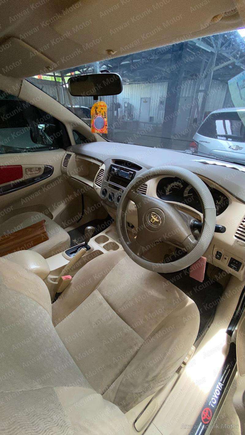 Toyota Innova G - 2