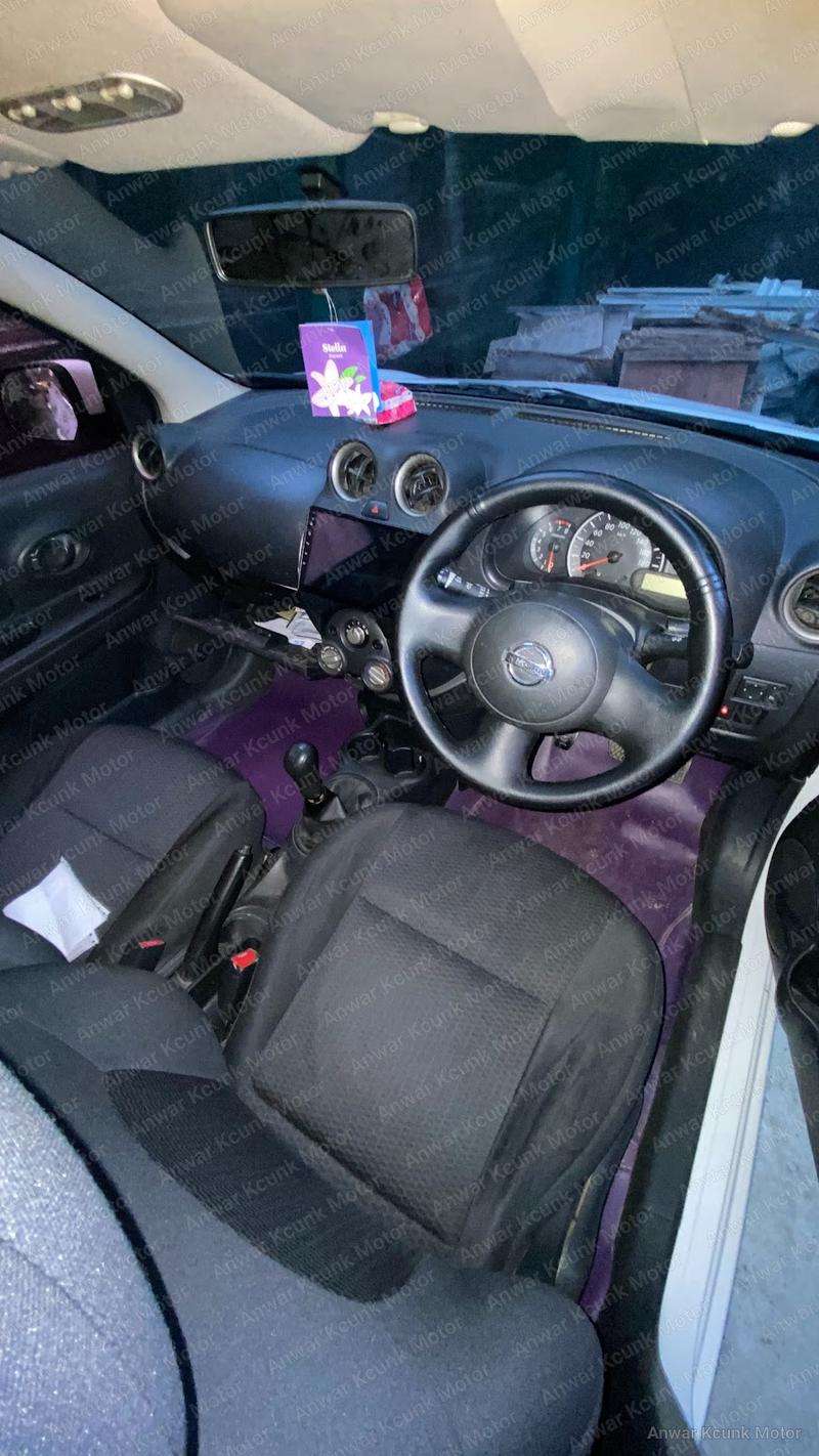 Nissan March - 2