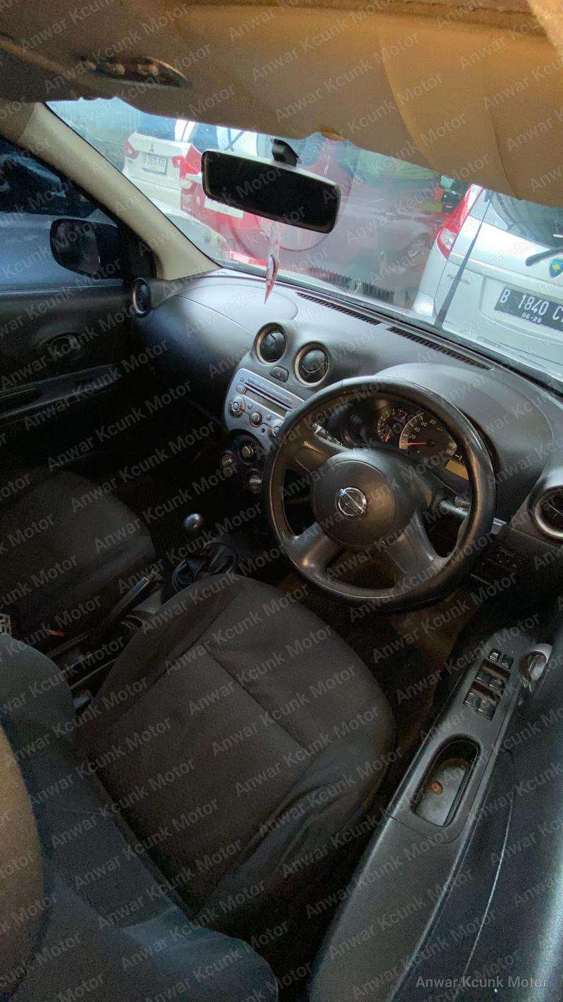 Nissan March - 2
