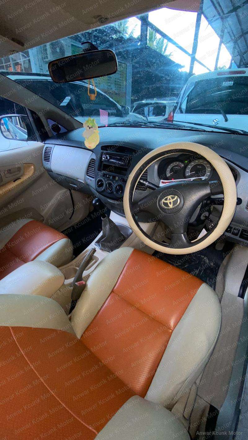 Toyota Innova G - 2