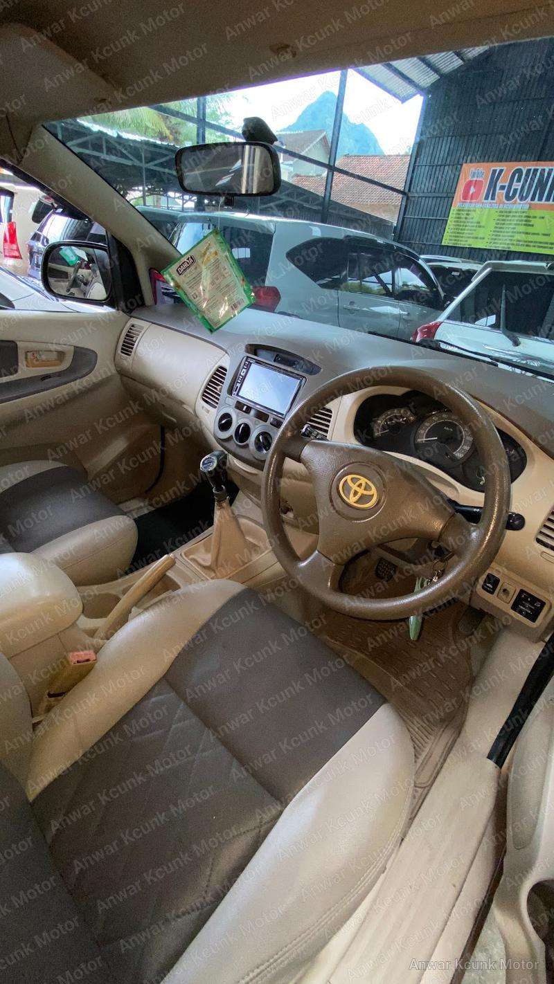 Toyota Innova G - 2