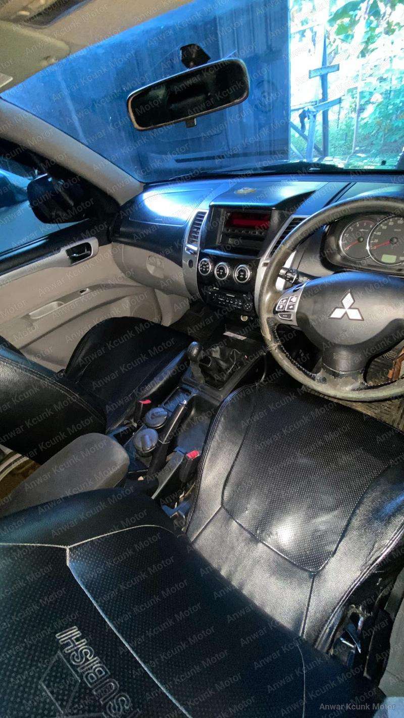 Mitsubishi Pajero GLS - 2