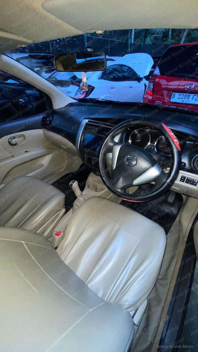 Nissan Grand Livina XV - 2