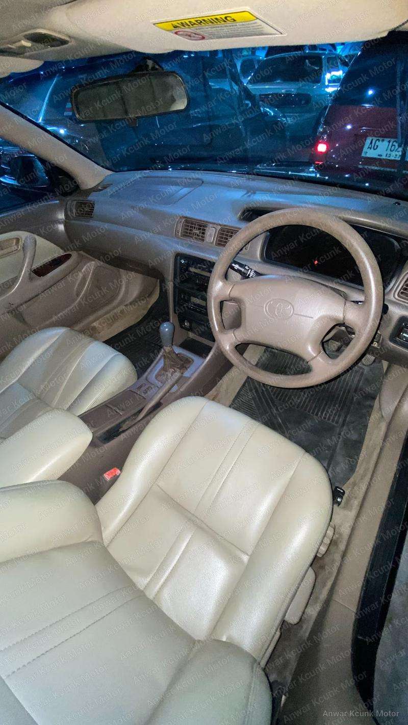 Toyota Camry G - 2