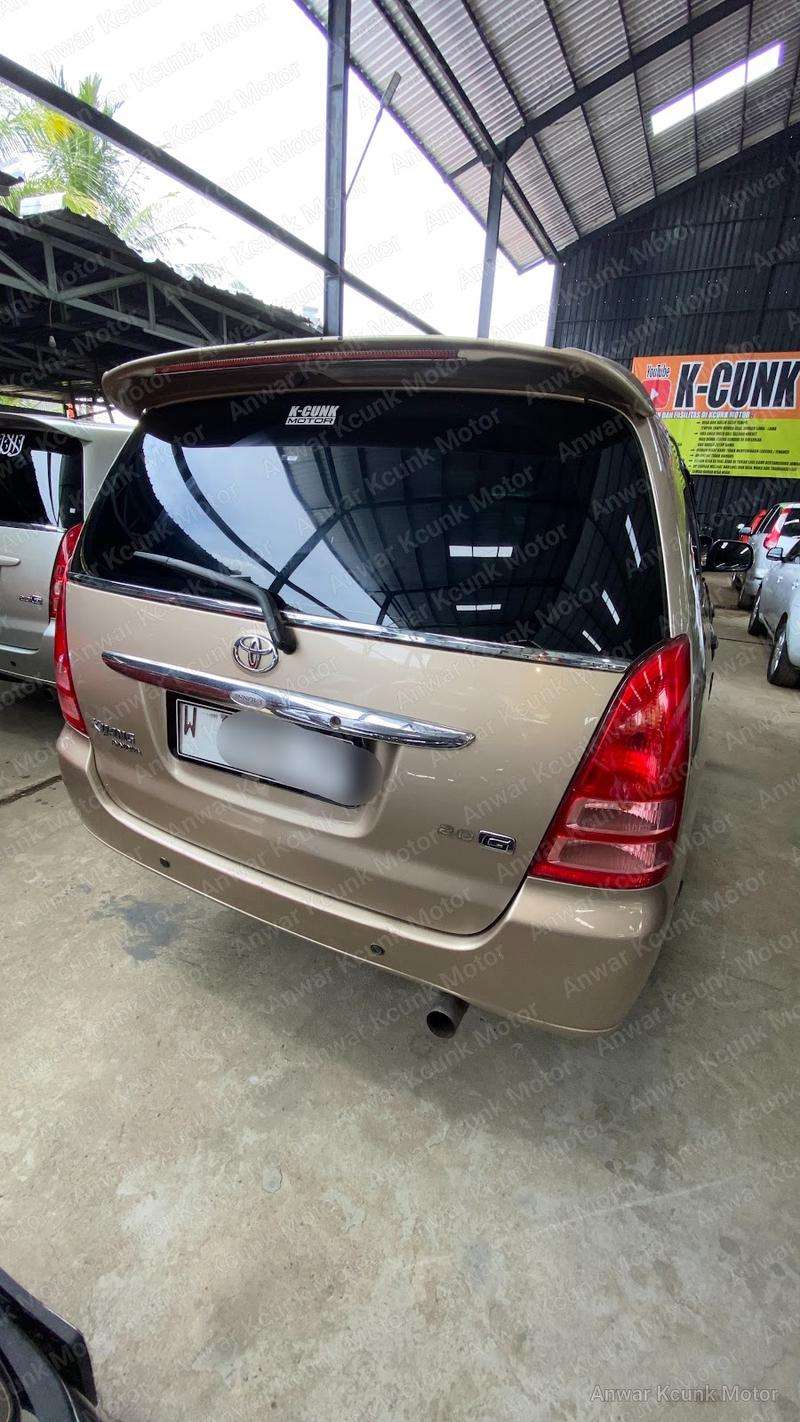 Toyota Innova G - 4