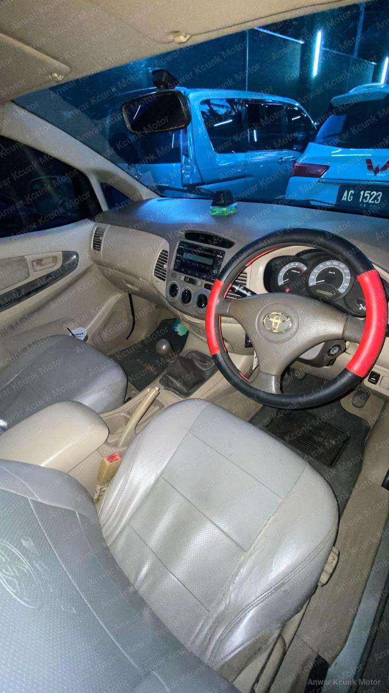 Toyota Innova G - 2