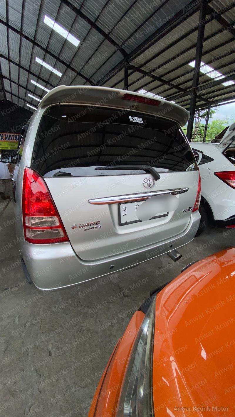 Toyota Innova V - 4