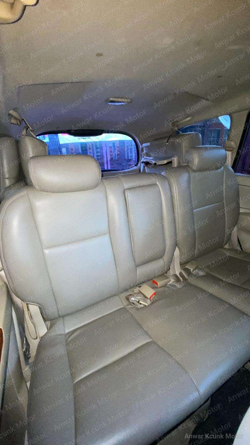 Toyota Innova V - 3